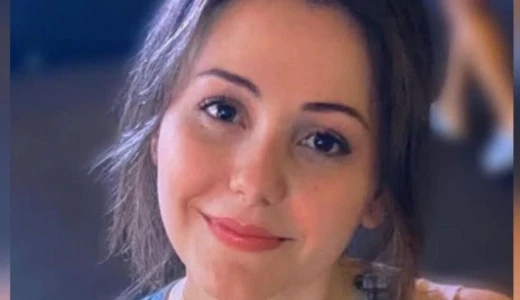 Öğrenciyken adı bile geçmeyen projeden tutuklu: Iraz için adalet çağrısı! İBB davasında tutuklu Iraz Bayrak’ın, suçlandığı dönemde öğrenci olduğu ve projede yer almadığı iddia ediliyor. Babası aylardır Silivri yolunda adalet arıyor