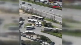 İstanbul’daki İsrail Konsolosluğu önünde çatışma! İki polis yaralandı, üç saldırgan etkisiz hale getirildi İstanbul’da İsrail Konsolosluğu önünde çatışmada iki saldırgan öldürüldü, biri yaralı olarak gözaltına alındı. İki polis de yaralandı.