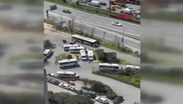 İstanbul’daki İsrail Konsolosluğu önünde çatışma! İki polis yaralandı, üç saldırgan etkisiz hale getirildi İstanbul’da İsrail Konsolosluğu önünde çatışmada iki saldırgan öldürüldü, biri yaralı olarak gözaltına alındı. İki polis de yaralandı.