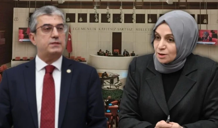 Meclis’te ‘darbe’ tartışması! ‘Bizim Gülen’le, Evren’le fotoğrafımız yok’ TBMM Genel Kurulu’ndaki kanun teklifi görüşmelerinde, AKP ve CHP arasında “darbe ve FETÖ” tartışması yaşandı. AKP’li Leyla Şahin Usta’nın CHP’yi “darbe zihniyetiyle” suçlamasına, CHP’li Gökhan Günaydın “Bizim Fethullah Gülen’le hiç fotoğrafımız yok. Bizim Kenan Evren’le hiç fotoğrafımız yok’ sözleriyle yanıt verdi.