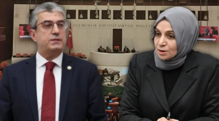 Meclis’te ‘darbe’ tartışması! ‘Bizim Gülen’le, Evren’le fotoğrafımız yok’ TBMM Genel Kurulu’ndaki kanun teklifi görüşmelerinde, AKP ve CHP arasında “darbe ve FETÖ” tartışması yaşandı. AKP’li Leyla Şahin Usta’nın CHP’yi “darbe zihniyetiyle” suçlamasına, CHP’li Gökhan Günaydın “Bizim Fethullah Gülen’le hiç fotoğrafımız yok. Bizim Kenan Evren’le hiç fotoğrafımız yok’ sözleriyle yanıt verdi.