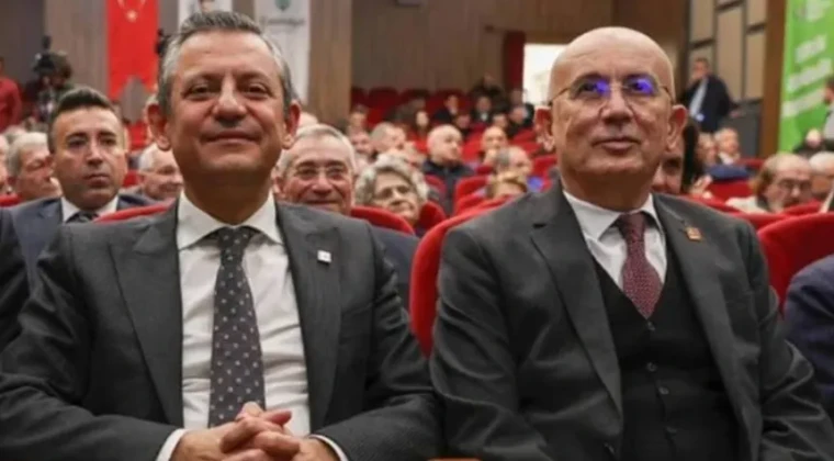 Erkol hamlesi: CHP yönetimi Ankara’da toplanıyor CHP’de Ankara İl Başkanı Ümit Erkol’un tutuklanması CHP’yi harekete geçirdi. Özgür Özel’in çağrısıyla tüm il başkanları Ankara’da toplanacak, süreç masaya yatırılacak