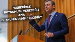 Özgür Özel’den kritik ‘Gülistan Doku’ iddiası: Bakanın danışmanından gazetecilere not… CHP Genel Başkanı Özgür Özel, TBMM’de partisinin grup toplantısında gündeme ilişkin açıklamalarda bulundu. Özel, Gülistan Doku dosyasındaki gözaltıların ardından Furkan Torlak’ın haberin nasıl yapılacağına ilişkin not gönderdiğini, Adalet Bakanı Akın Gürlek’in talimatıyla operasyon yapıldığını vurgulanmasını istediğini söyledi.