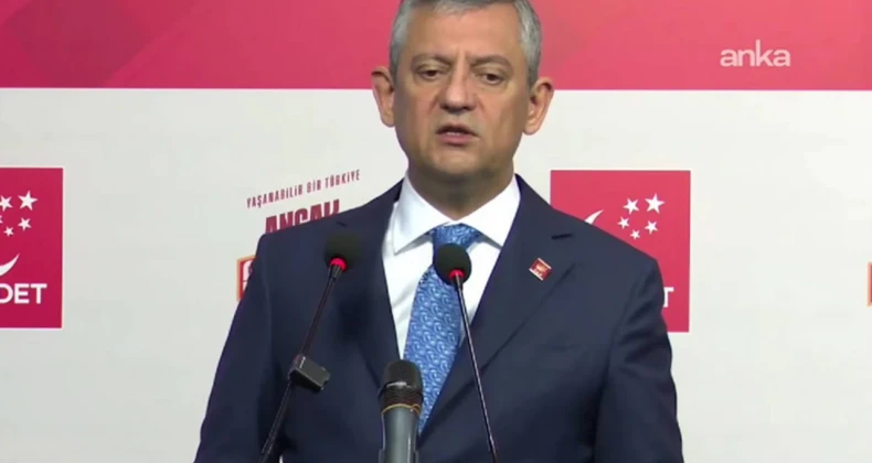 Özgür Özel’den Mansur Yavaş’a soruşturma iznine ‘Erdoğan’ hatırlatmalı tepki Saadet Partisi’ni ziyaret eden CHP lideri Özgür Özel, ABB Başkanı Mansur Yavaş hakkında soruşturma izni verilmesine ilişkin soruyu yanıtladı. Özel, “Sayın Erdoğan, cumhurbaşkanı adayı olarak her yere devletin kendisine cumhurbaşkanı olarak tahsis ettiği araçla gidiyordu” dedi.