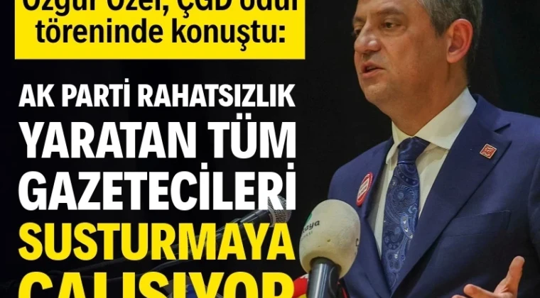 Özgür Özel: AK Parti rahatsızlık yaratan tüm gazetecileri susturmaya çalışıyor CHP Genel Başkanı Özgür Özel, ÇGD 2025 Yılı Başarılı Gazeteciler Ödül Töreni’nde yaptığı konuşmada, 17 gazetecinin halen cezaevlerinde tutuklu bulunduğunu vurgulayarak “Yargı, basın özgürlüğü üzerinde de bir siyasi sopaya dönüşmüş durumda. Yasanın yarattığı olanakla AK Parti yargı kolları, AK Parti aleyhinde rahatsızlık yaratan tüm gazetecileri susturmaya çalışıyor” dedi.
