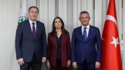 ‘Ara seçim turu’ başladı! Özgür Özel’den DEM Parti’ye ziyaret DEM Parti Eş Genel Başkanları Tülay Hatimoğulları ve Tuncer Bakırhan’ı ziyaret ediyor. Özel’in ziyaretleri hafta boyu sürecek.