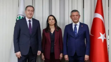 ‘Ara seçim turu’ başladı! Özgür Özel’den DEM Parti’ye ziyaret DEM Parti Eş Genel Başkanları Tülay Hatimoğulları ve Tuncer Bakırhan’ı ziyaret ediyor. Özel’in ziyaretleri hafta boyu sürecek.