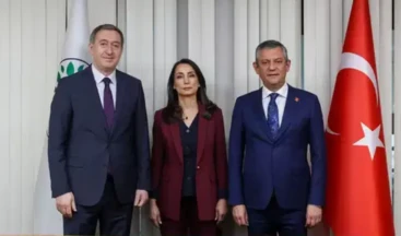 ‘Ara seçim turu’ başladı! Özgür Özel’den DEM Parti’ye ziyaret DEM Parti Eş Genel Başkanları Tülay Hatimoğulları ve Tuncer Bakırhan’ı ziyaret ediyor. Özel’in ziyaretleri hafta boyu sürecek.