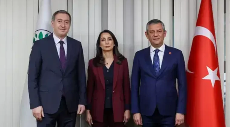 ‘Ara seçim turu’ başladı! Özgür Özel’den DEM Parti’ye ziyaret DEM Parti Eş Genel Başkanları Tülay Hatimoğulları ve Tuncer Bakırhan’ı ziyaret ediyor. Özel’in ziyaretleri hafta boyu sürecek.