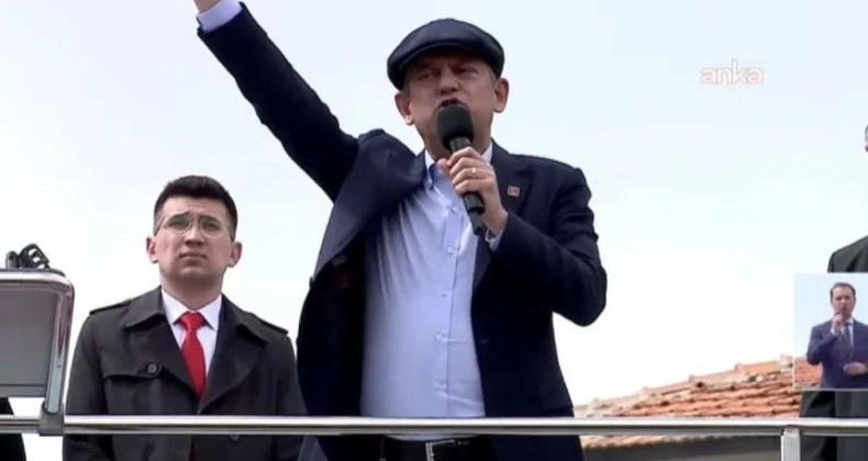 Özgür Özel Kütahya’da meydan okudu! ‘İspatlamayan şerefsizdir!’ CHP’nin tutuklu bulunan İBB Başkanı ve Cumhurbaşkanı adayı Ekrem İmamoğlu’nun serbest bırakılması ve erken seçim talebiyle başlattığı “Millet İradesine Sahip Çıkıyor” mitinglerinin 103’üncüsü Kütahya’da düzenlendi. Mitingde kürsüye çıkan CHP Genel Başkanı Özgür Özel önemli açıklamalarda bulundu.