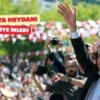 Özgür Özel: Yüzde 65 aldığınız Sakarya meydanı istifa diye inliyor Özgür Özel: Tayyip bey mitingleri çok yakından takip ediyor. Duymuştur ama duymadıysa söyleyeyim. Sakarya, hani bir zamanlar yüzde 65 aldığınız, bir zamanlar kalemiz dediğiniz Sakarya meydanı, istifa diye inliyor!