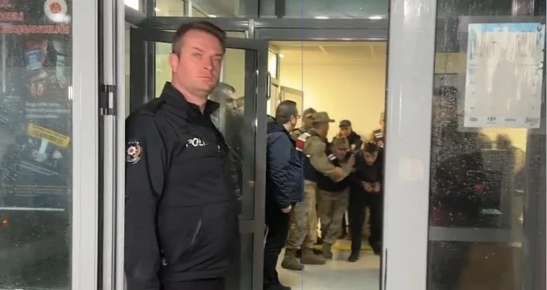 İşte Gülistan Doku’nun katil zanlısı Mustafa Türkay Sonel’in ifadesi Eski Tunceli Valisinin oğlu Mustafa Türkay Sonel, ifadesinde, Celal Altaş’ın ifadesindeki ‘Ben bu tabancayla birisini vurdum’ beyanını yalanladı.