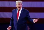 Trump: Hürmüz’deki ‘Özgürlük Operasyonu’ durduruldu ABD Başkanı Donald Trump İran’ın donanmasının kalmadığı iddiasıyla ABD Donanması’nın diğer ülke ticari gemilerine boğaz boyunca eşlik ederek geçişlerini sağlayacağı iddiasıyla başlattıkları planın durdurulduğunu açıkladı. Trump İran’a yönelik ablukanın süreceğini söyledi.