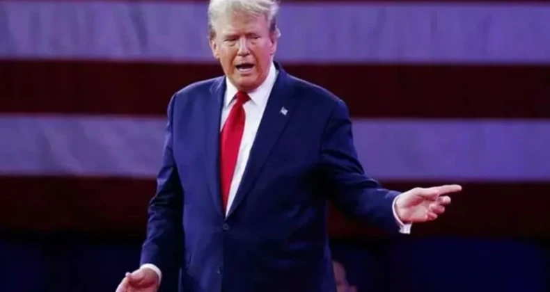 Trump: Hürmüz’deki ‘Özgürlük Operasyonu’ durduruldu ABD Başkanı Donald Trump İran’ın donanmasının kalmadığı iddiasıyla ABD Donanması’nın diğer ülke ticari gemilerine boğaz boyunca eşlik ederek geçişlerini sağlayacağı iddiasıyla başlattıkları planın durdurulduğunu açıkladı. Trump İran’a yönelik ablukanın süreceğini söyledi.