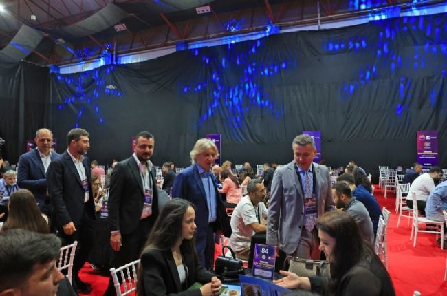 MTSO BAŞKANI ÇAKIR: “İHRACAT SEFERBERLİĞİ BAŞLATIYORUZ, HEDEF TÜRKİYE’DE İLK 3”  	  Mersin Ticaret ve Sanayi Odası (MTSO) tarafından düzenlenen yapay zeka destekli B2B Networking Etkinliği, iş dünyasını bir araya getirerek önemli ticari bağlantılara zemin hazırladı. Bin 350’nin üzerinde katılımcının yer aldığı organizasyonda yaklaşık 7 bin iş görüşmesi gerçekleştirilirken, gün sonunda 2 milyar TL’nin üzerinde potansiyel ticari iş birliği hacmi oluştu.