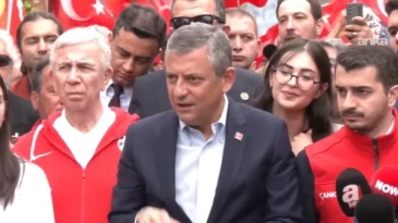 Özgür Özel: Gençler, Cumhuriyet’e ve kazanımlarına sahip çıkmaya kararlı Ankara’daki “19 Mayıs Gençlik Korteji” yürüyüşüne katılan CHP Genel Başkanı Özgür Özel, “Bugünler Cumhuriyet’e sahip çıkmanın en önemli olduğu zaman ve görüyoruz ki gençler, Cumhuriyet’e ve Cumhuriyet’in kazanımlarına sahip çıkmaya kararlı” açıklamasını yaptı.