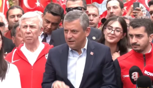 Özgür Özel: Gençler, Cumhuriyet’e ve kazanımlarına sahip çıkmaya kararlı Ankara’daki “19 Mayıs Gençlik Korteji” yürüyüşüne katılan CHP Genel Başkanı Özgür Özel, “Bugünler Cumhuriyet’e sahip çıkmanın en önemli olduğu zaman ve görüyoruz ki gençler, Cumhuriyet’e ve Cumhuriyet’in kazanımlarına sahip çıkmaya kararlı” açıklamasını yaptı.