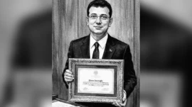Ekrem İmamoğlu’ndan ‘Pek yakında’ göndermesiyle diploma mesajı CHP’nin tutuklu Cumhurbaşkanı Adayı Ekrem İmamoğlu, üniversite diplomasının iptaline karşı açtığı davada istinaf başvurusunun reddedilmesine tepki göstererek, “Eğer hesabınız baskın seçimse; bu ülkenin geleceği çalınan gençleri, anne ve babaları hesabı soracaktır” dedi.