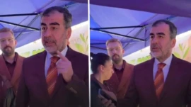 CHP’liler sokağa nasıl çıkıyor?’ diyen AKP’li başkana soğuk duş Aydın’da düzenlenen fide dağıtım etkinliğinde AKP İl Başkanı Mehmet Erdem ile gazeteci Ümit Yeşildağ arasında yaşanan diyalog kısa süreli gerginliğe neden oldu.