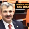 Eşi fakirlik belgesi alan AKP’li vekil özür diledi ama suçlu yine CHP oldu AKP Milletvekili Hüseyin Altınsoy, eşinin miras davasında mahkeme harçlarından muaf tutulmak için “fakirlik belgesi” aldığı ortaya çıkınca özür diledi.