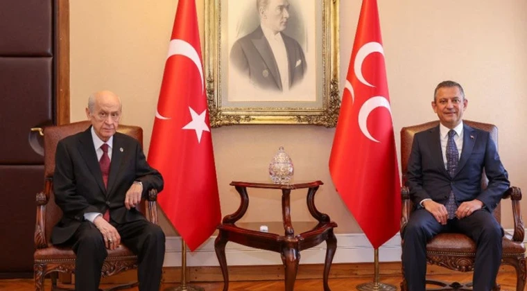 Bahçeli’den, “CHP’ye mutlak butlan” sorusuna net yanıt CHP’ye yönelik mutlak butlan davası ile ilgili soruya yanıt veren MHP Genel Başkanı Devlet Bahçeli, “CHP’nin içinin karıştırılması, parçalanması, hukuki yönden zedelenmesine veyahut başka amaçlarla kullanılmasına müsaade edilmemesini temenni ederiz” dedi.