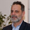 Ozan Güven mekandan kovulma sonrası açıklama yaptı! Mehmet Aslantuğ’dan da Ozan Güven açıklaması Eski sevgilisi Deniz Bulutsuz’u darp ettiği suçlamasıyla hapis cezası alan Ozan Güven, önceki gün gittiği bir mekanda kadınların tepkisiyle karşılaşmıştı. Yaşanan olay sonrası açıklama yapan Güven, “Yaşanan hadise benim için çok çok ağırdı” ifadesini kullandı. Güven’in yanında bulunan Mehmet Aslantuğ’a da sosyal medyada eleştiriler yöneltilince, ünlü oyuncu da bir açıklama yaptı