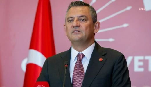 Özgür Özel kanadından, Kılıçdaroğlu’na sürpriz hamle! CHP Aydın Milletvekili Bülent Tezcan, bir yandan Parti Meclisi tarafından kurultay kararı alacaklarını, bir yandan da Olağanüstü Kurultay için delege imzası toplamaya devam ettiklerini belirterek, bu adımlara rağmen Kemal Kılıçdaroğlu yönetiminin partiyi kurultaya götürmemesi halinde mahkemeye başvurarak çağrı heyeti talep edeceklerini açıkladı.