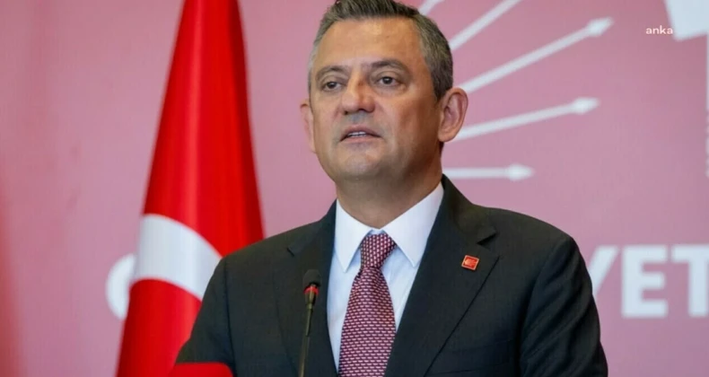 Özgür Özel kanadından, Kılıçdaroğlu’na sürpriz hamle! CHP Aydın Milletvekili Bülent Tezcan, bir yandan Parti Meclisi tarafından kurultay kararı alacaklarını, bir yandan da Olağanüstü Kurultay için delege imzası toplamaya devam ettiklerini belirterek, bu adımlara rağmen Kemal Kılıçdaroğlu yönetiminin partiyi kurultaya götürmemesi halinde mahkemeye başvurarak çağrı heyeti talep edeceklerini açıkladı.